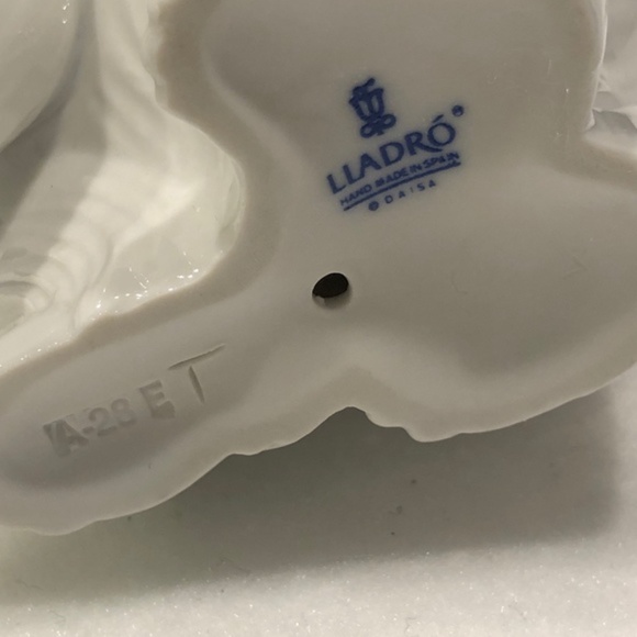 LLADRO POLAR BEAR WALKING FIGURINE - Picture 6 of 16